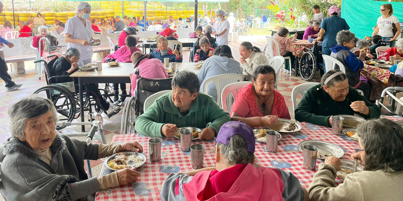 La celebración no termina, adultos mayores de los centros de protección de Villeta y Arbeláez también festejaron su día
