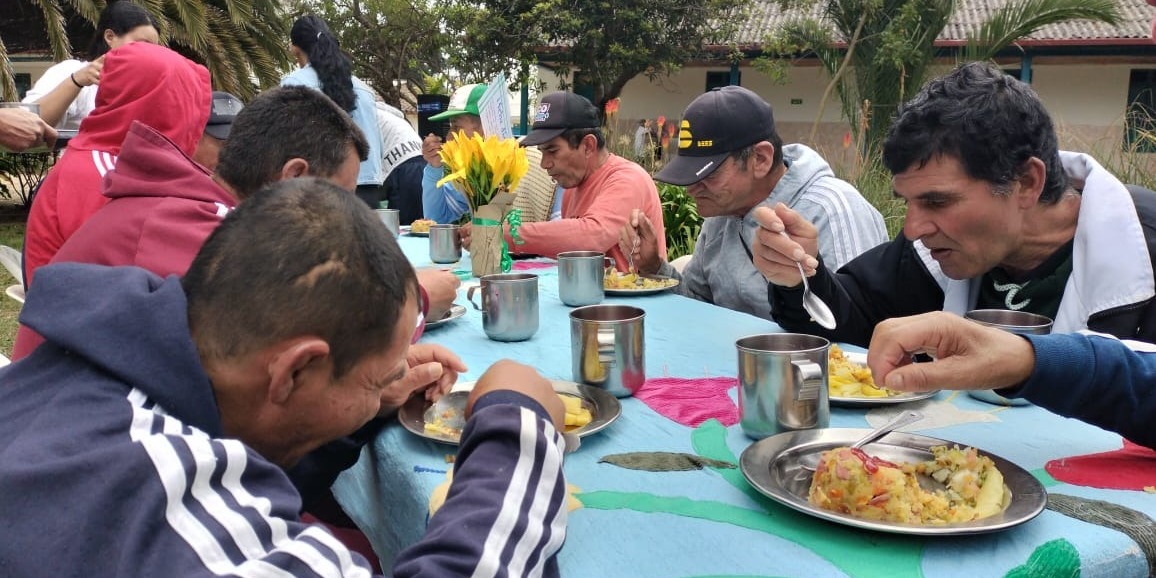 71 usuarios del Centro Masculino Especial La Colonia fueron protagonistas en el Día del Adulto Mayor 




