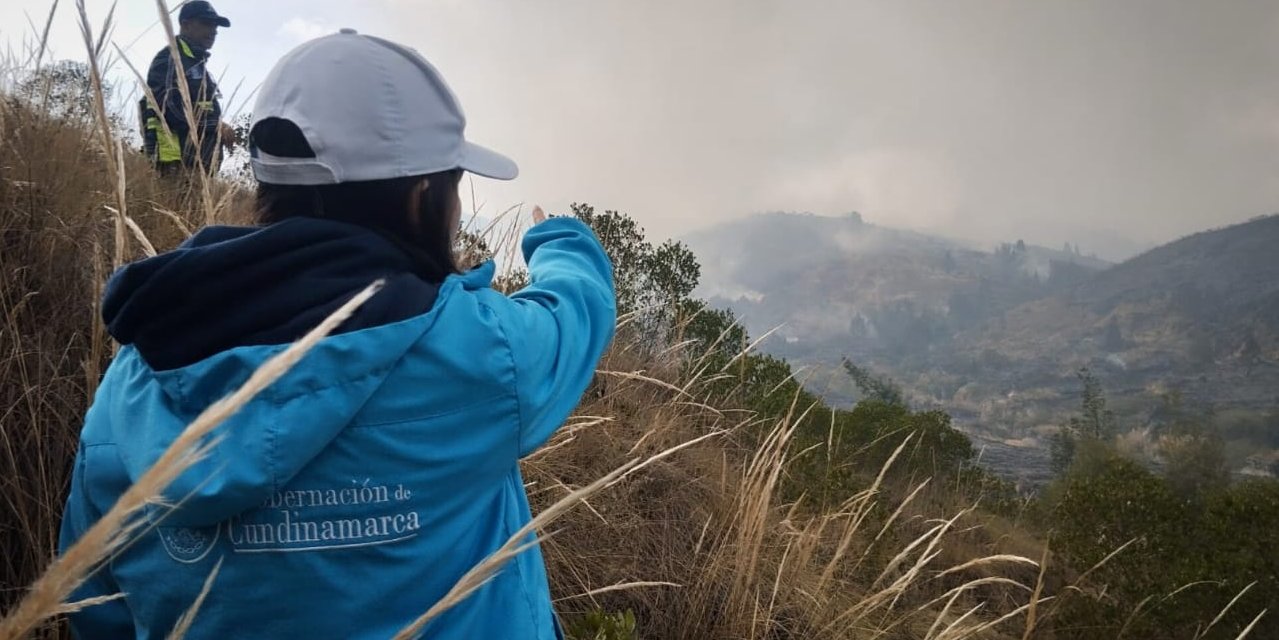 Incendio forestal en Bojacá: continúa lucha contra las llamas, se espera apoyo aéreo

