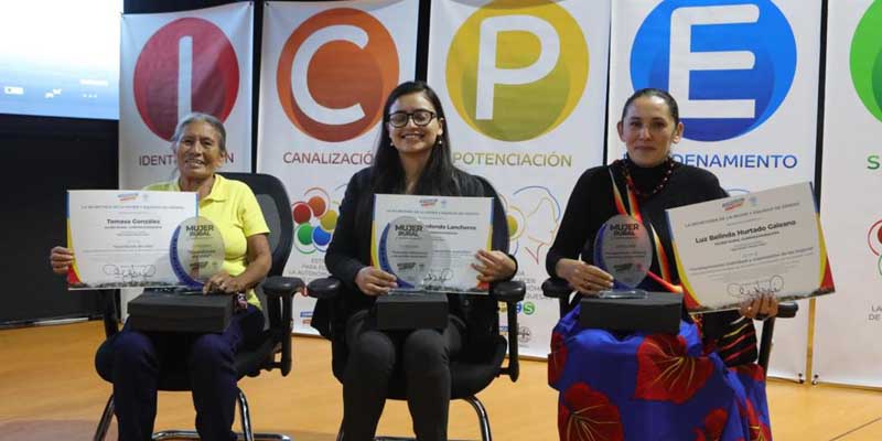 Homenaje a las mujeres campesinas que trabajan por sus territorios


