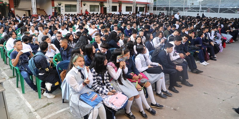 Más de 200 mil niños y jóvenes inician su periodo escolar en el Departamento

