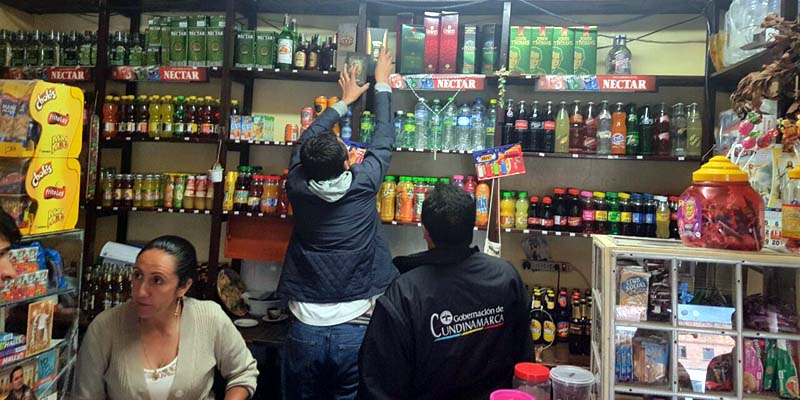 Comerciantes mejor informados evitarán venta de licor y cigarrillos de contrabando o adulterados

















