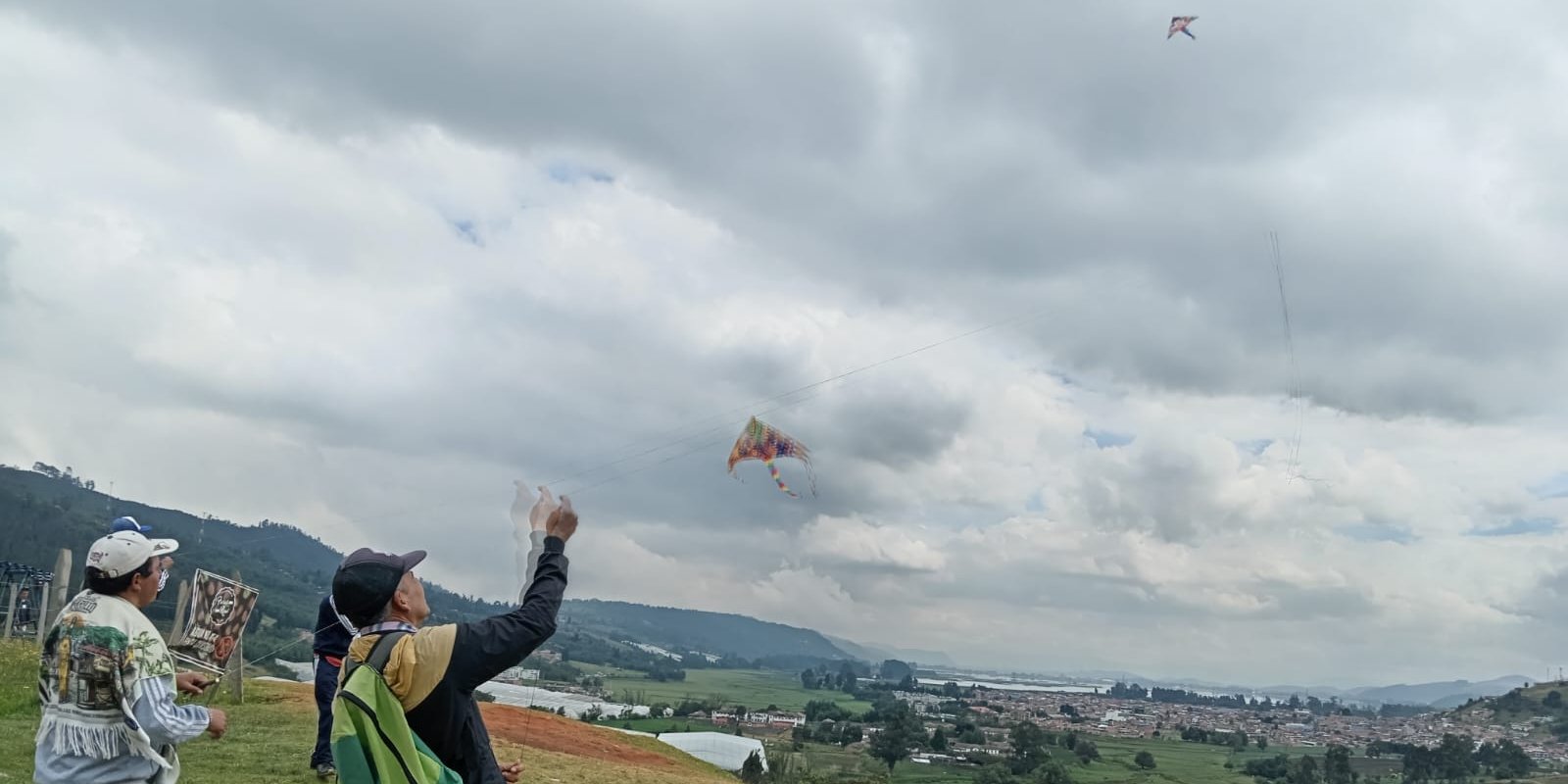 En sintonía con los vientos de agosto, el centro de protección  La Colonia tuvo su festival de cometas 


